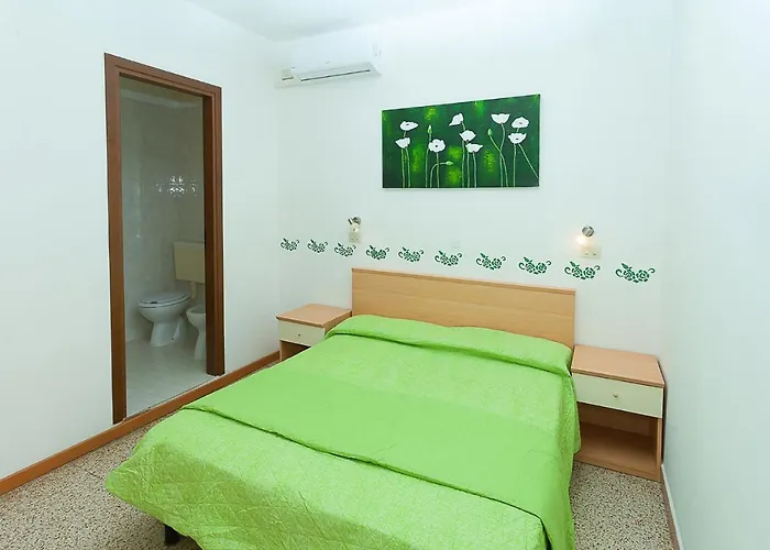 Amalfi & Dependance Отель *