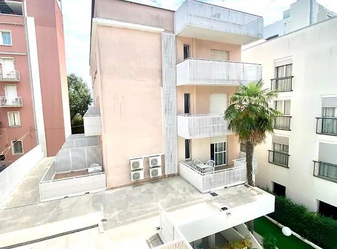 Отель Amalfi & Dependance *