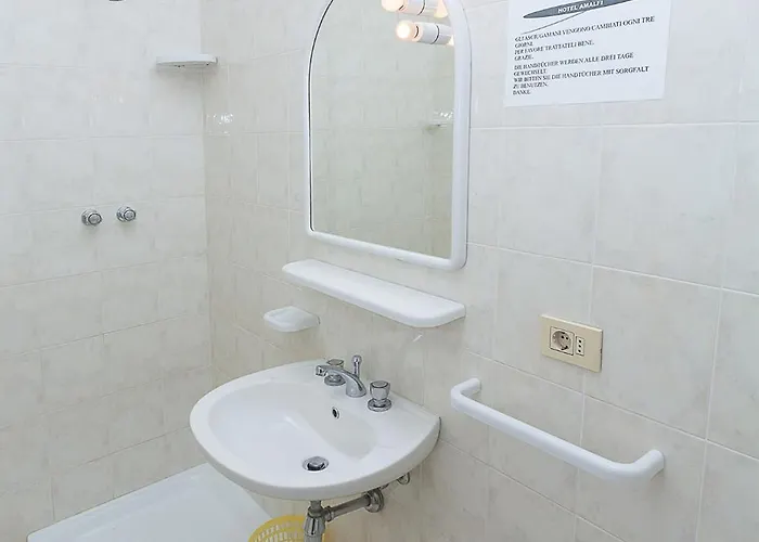 Amalfi & Dependance Отель *